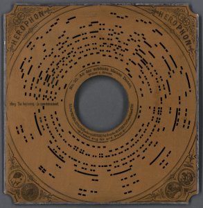 Imagen de un disco perforado, Herophone. Imagen de Teknlife.